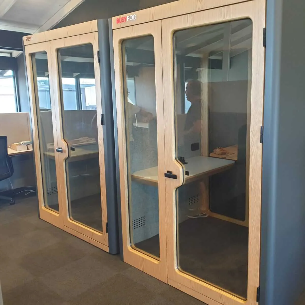 Busypod Medium Work — Dark Grey / Oak